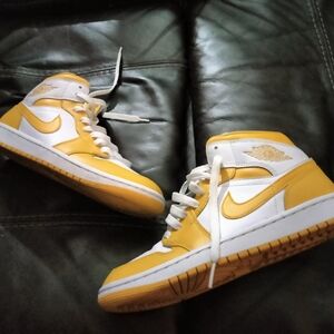Size 7.5 - Air Jordan 1 Mid University Gold Women's